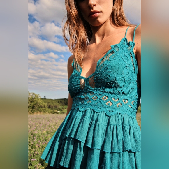 🎉Host Pick🎉 NWT Free People Adella Cami in Teal - Picture 2 of 10